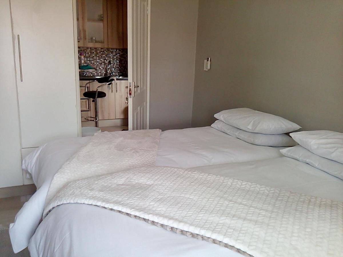 Tlelakufuma Guest House Johannesburg Exterior photo
